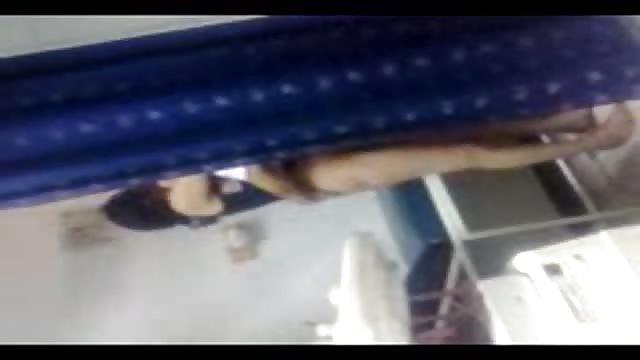 Video rubato del cambio abito di un'araba